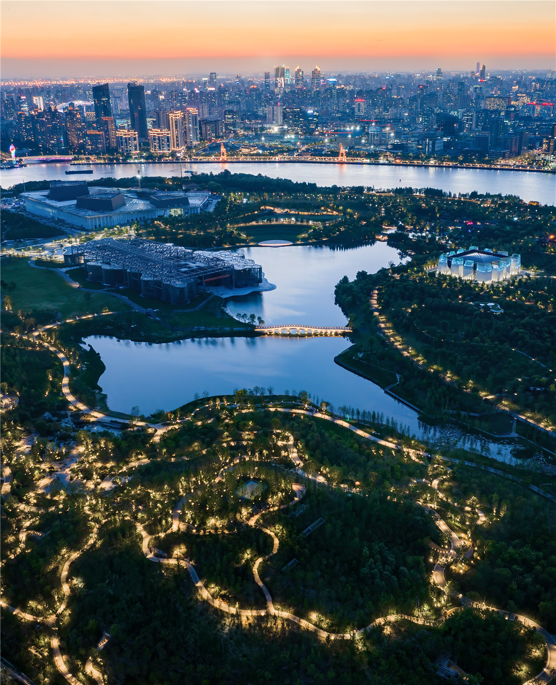 境誉|点亮“优异之光”！上海世博文化公园景观照明荣膺2025年第十届亚洲照明设计奖-1