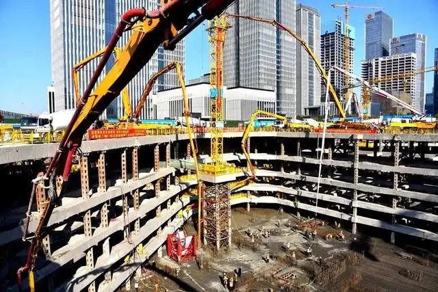 南京金融城二期打造 417 米新地标,绿色峡谷景观成焦点-3