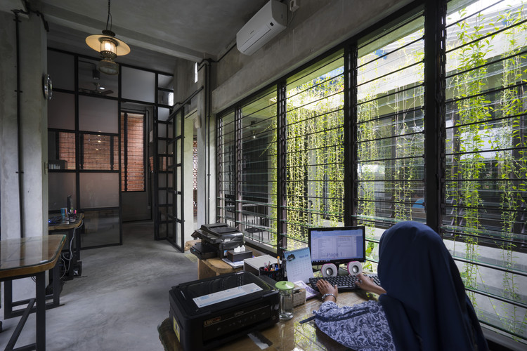 爪哇民族风与现代元素碰撞的和谐办公空间-18