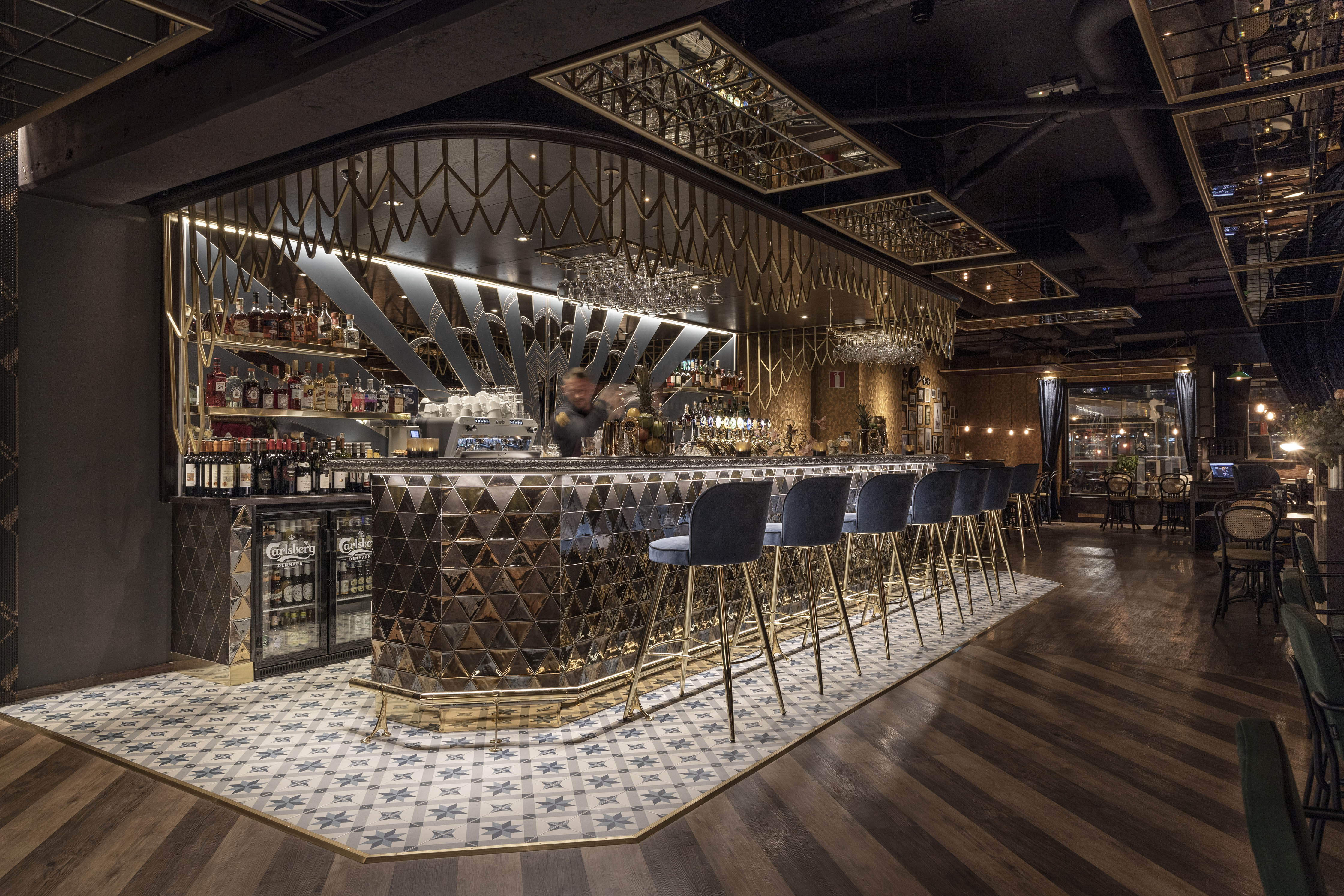 CHOW CHASE | Stylt Trampoli AB-0