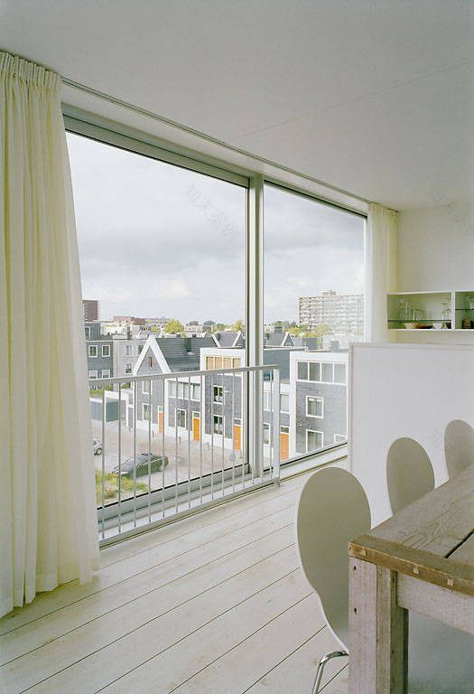 荷兰 Zwolle 市 Hiphouse 公寓楼——玻璃塔中央流通类型的社会住宅-8