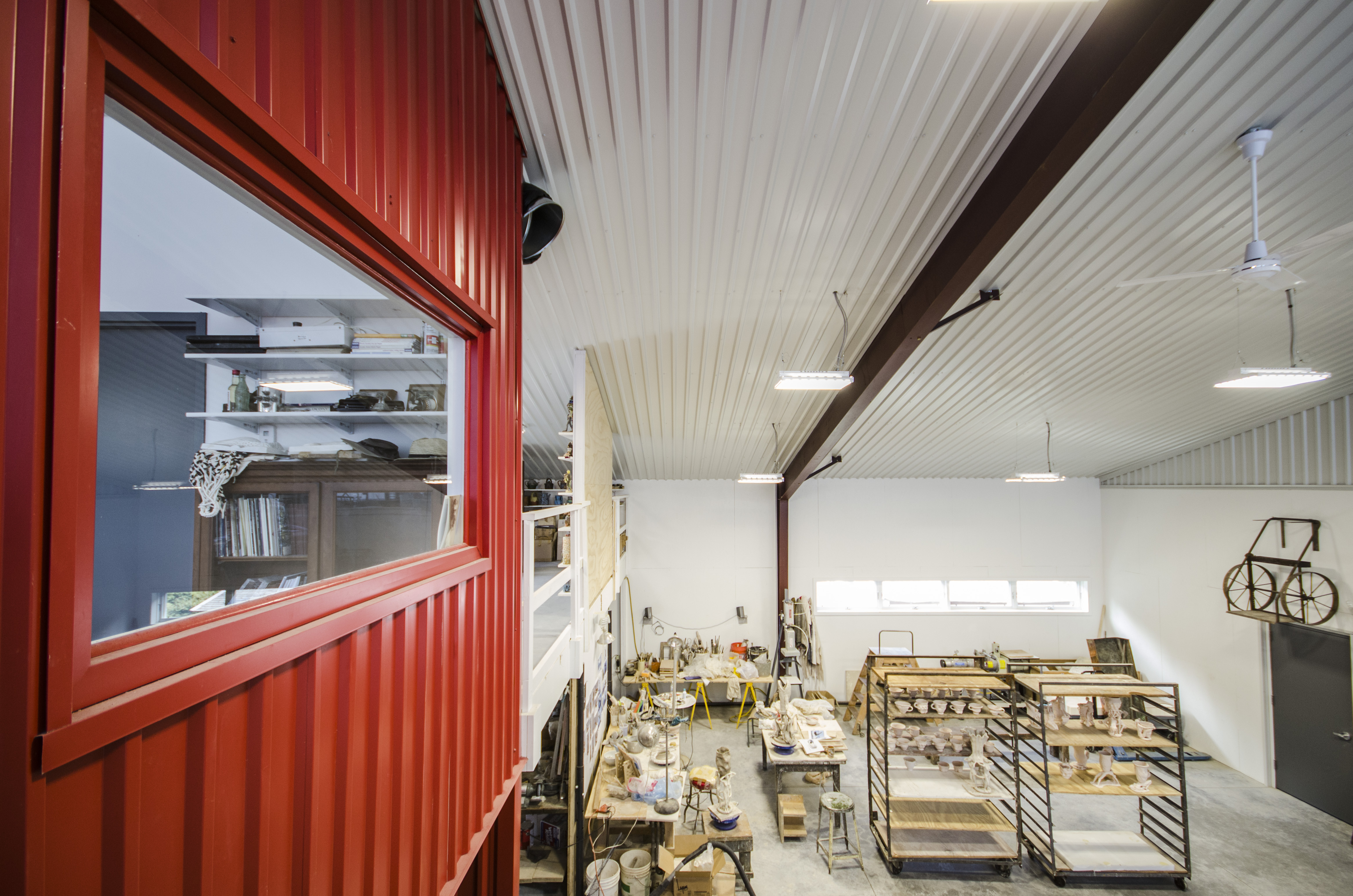 布鲁克林艺术家打造工业风陶瓷工作室-8