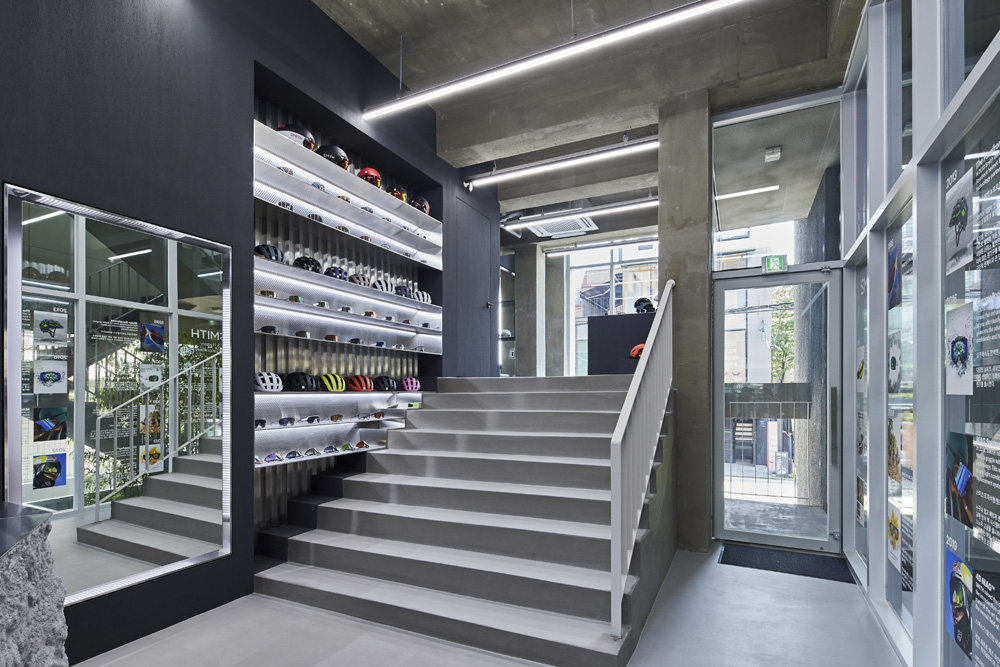 高级运动服装店设计，打造现代与传统的完美融合-5