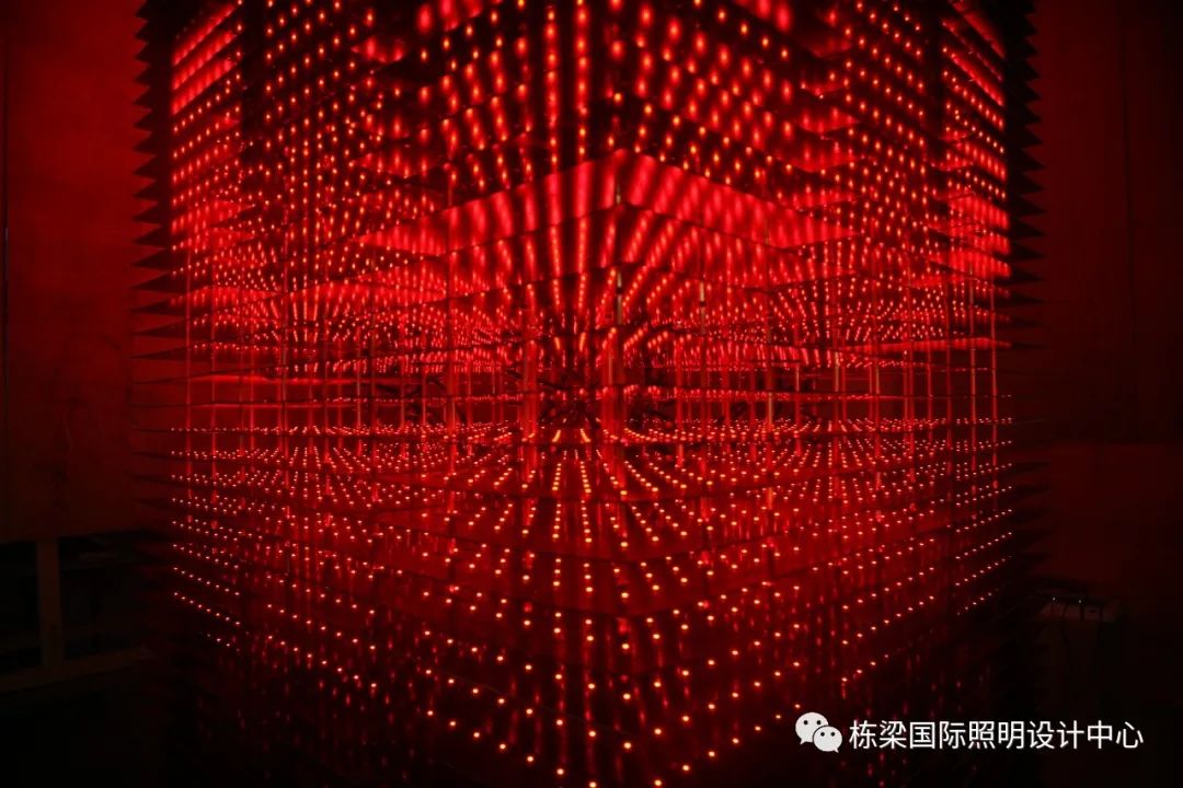 《光塔》 | 用 LED 塑造的红火光影空间-0