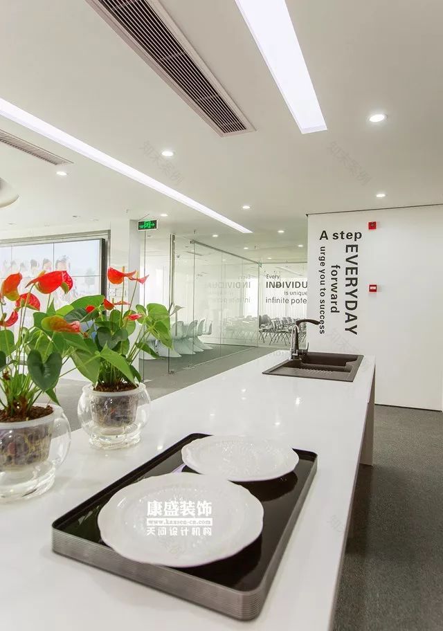 康盛装饰┃1500㎡极简办公空间本•色,打造科技与艺术的人文价值-54