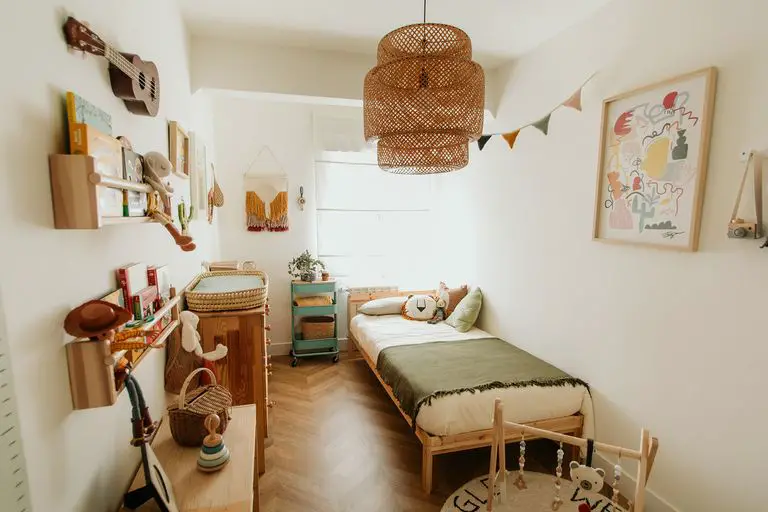 西班牙家庭公寓的工业风办公室设计-12