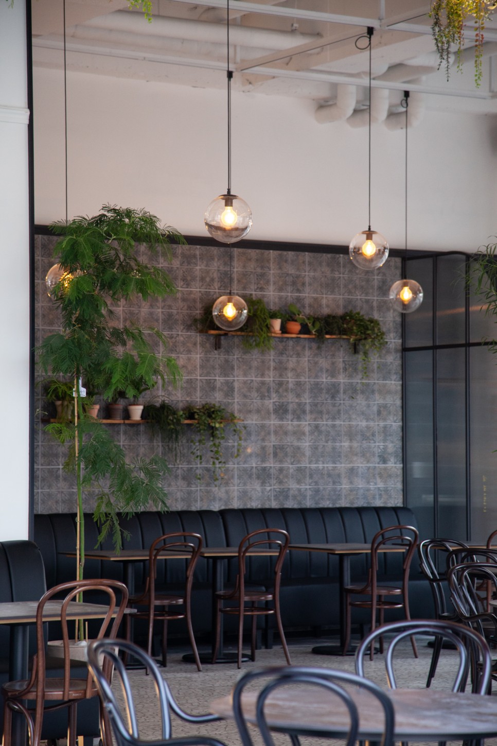 伦敦 45 平米小公寓，照明营造多元氛围-9