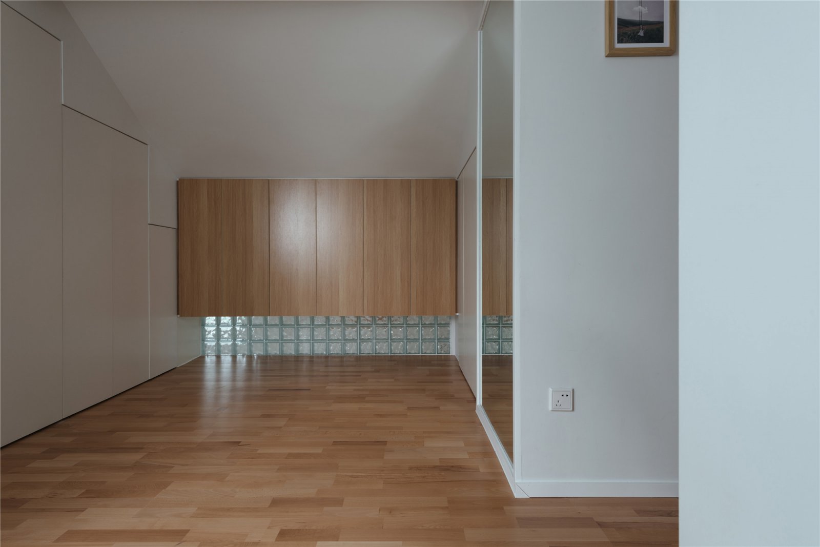 现代简约木质住宅 以勒设计诠释自然之美-36