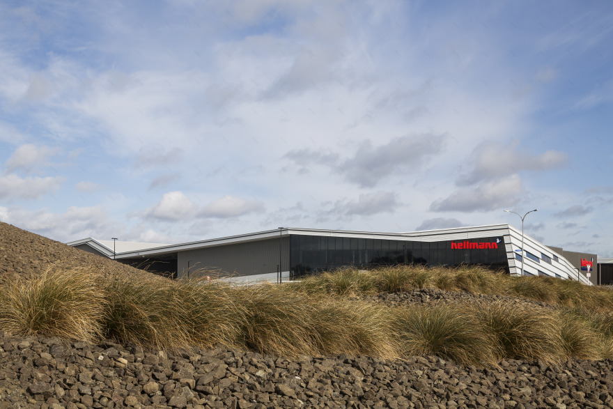 融合历史与航空元素的物流中心设计-16