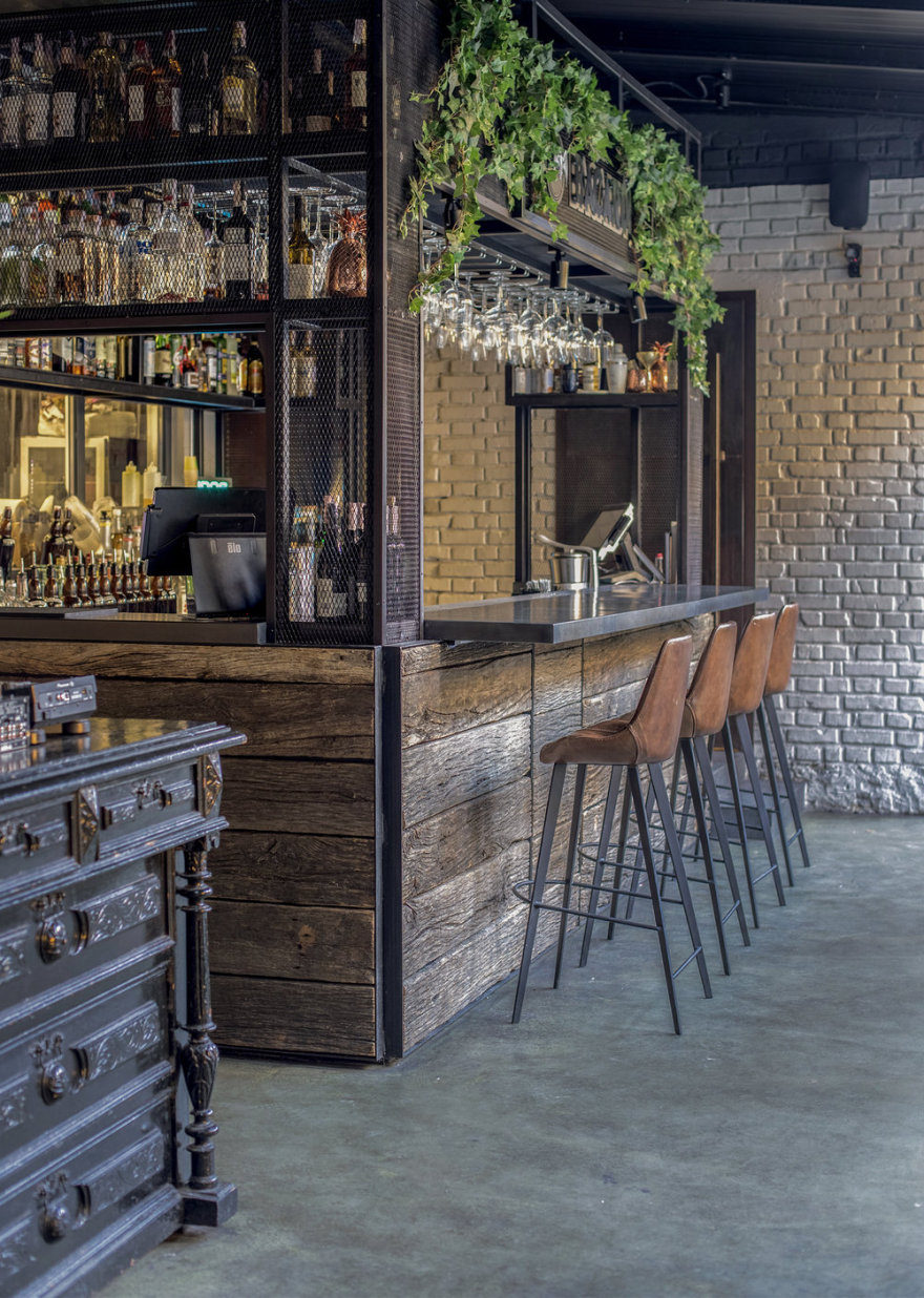 基辅“宿醉”酒吧 | 废墟中的自由空间-5