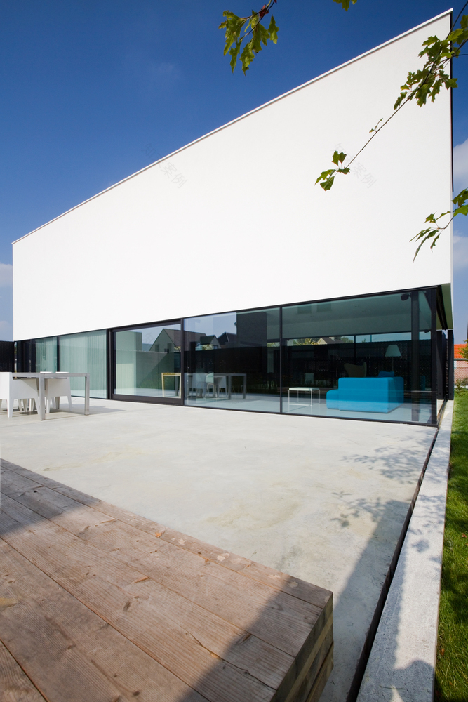 比利时小地块上的现代木构住宅-65