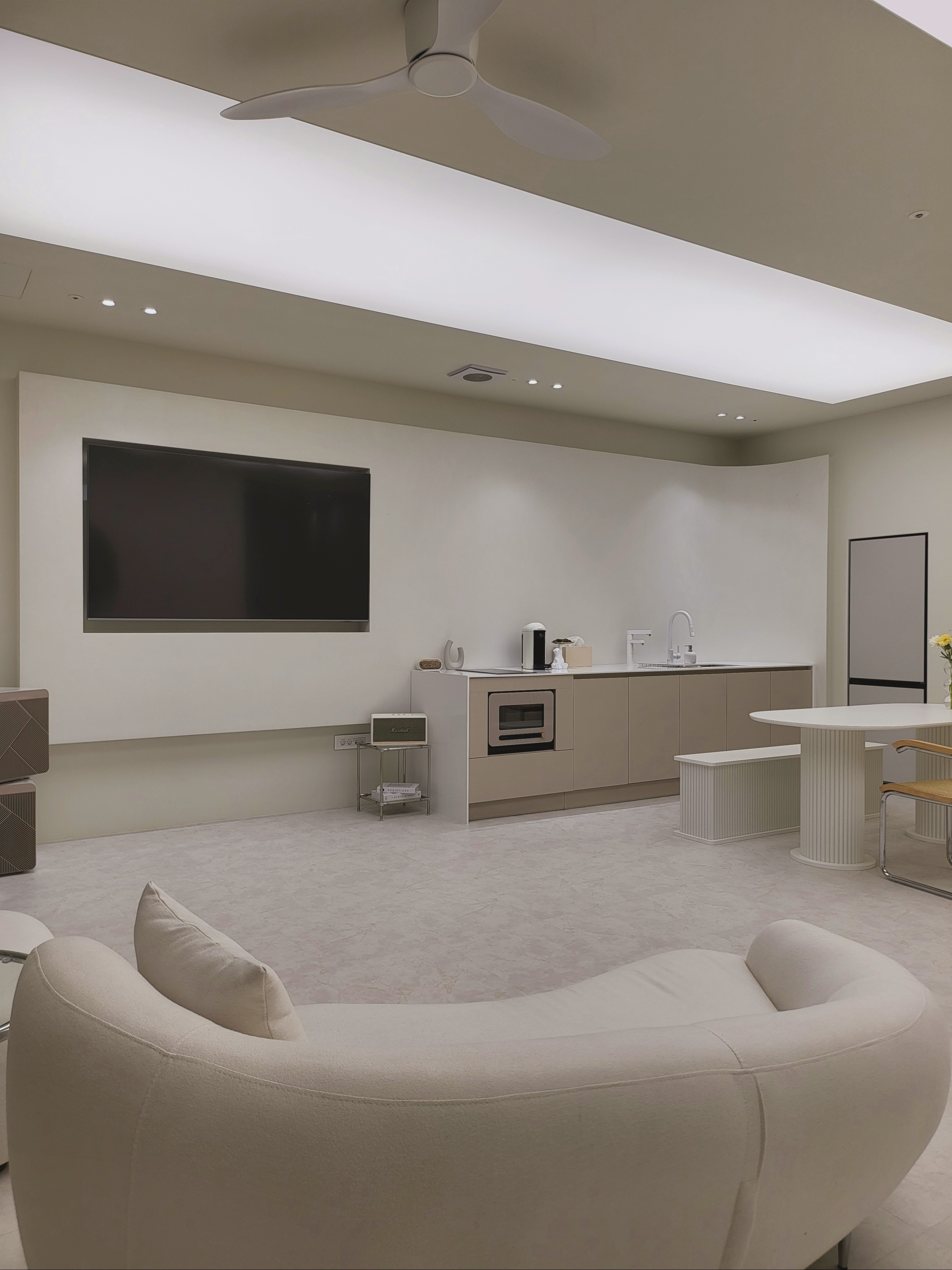 高级白色设计，75 平小户型的华丽变身-16