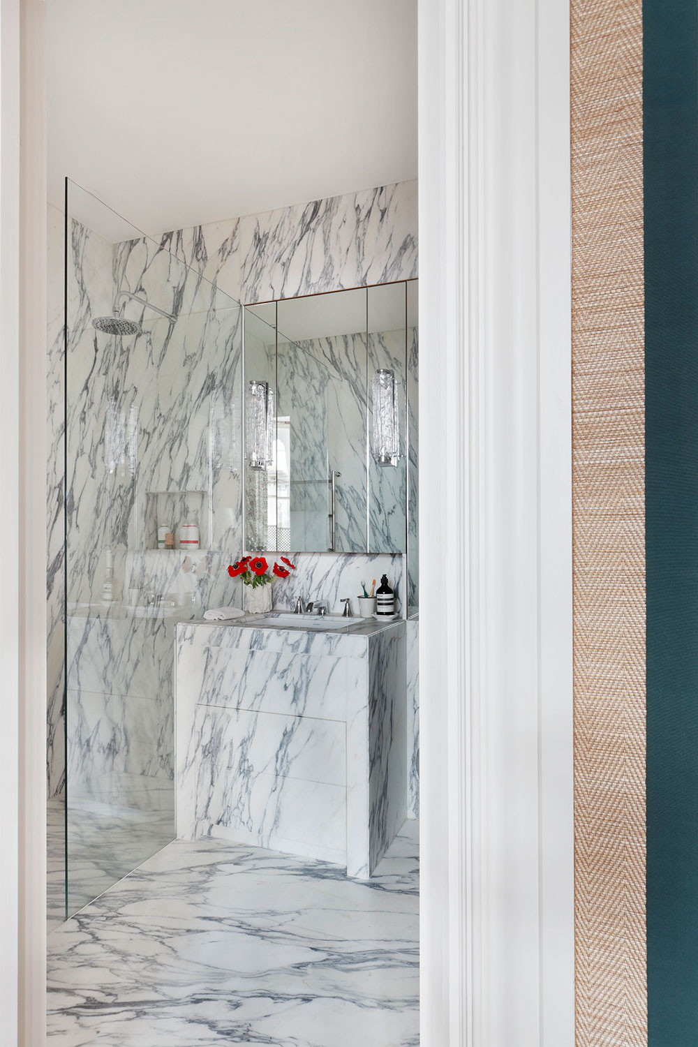 伦敦经典英式镇屋的大胆色彩设计-12