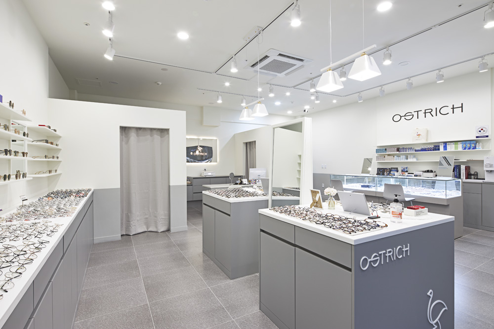 白色与灰色的极简空间 | 奥斯特里奇安景的眼镜店设计-6