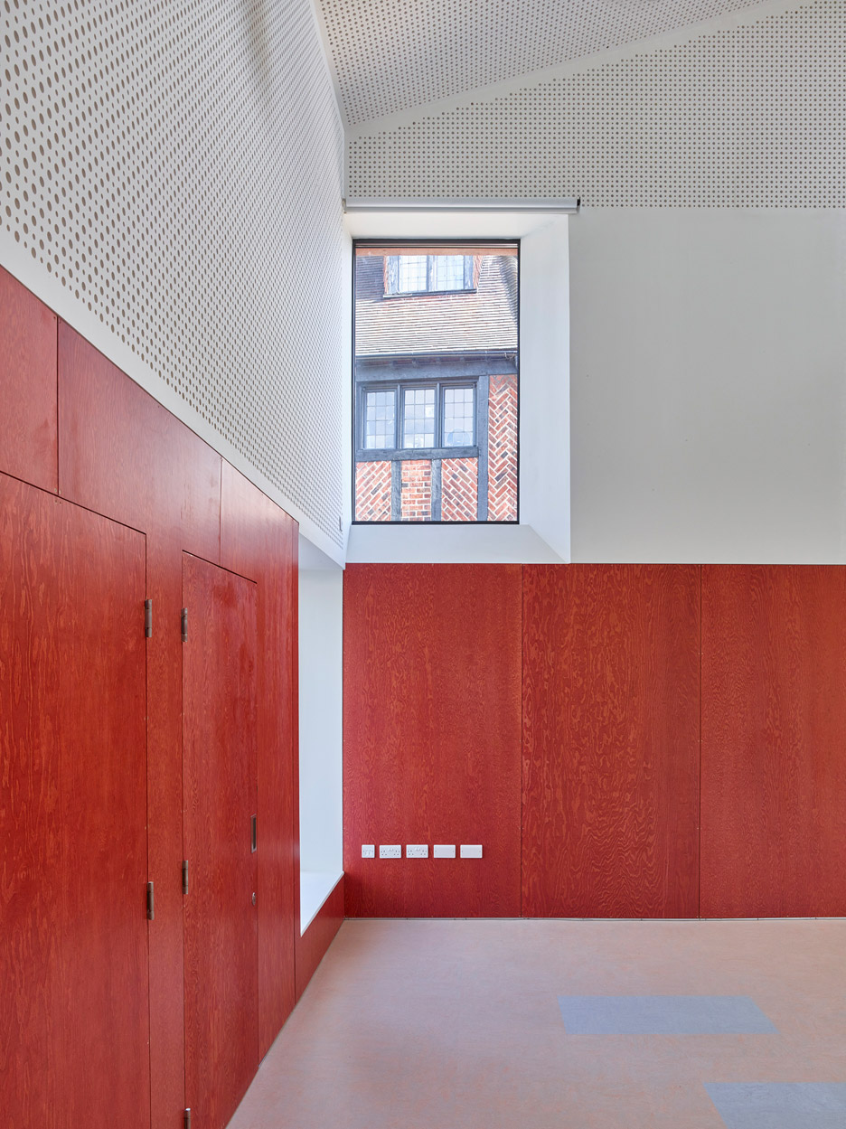 由 AOC 打造的绿色社区中心-16