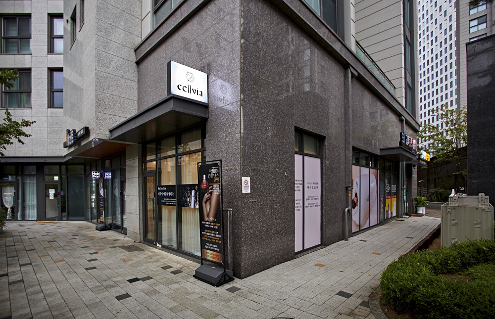 现代简约风 12 平米美妆店设计-16