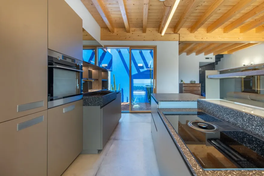 意式简约别墅 · 绿意与海景的生态家园-50