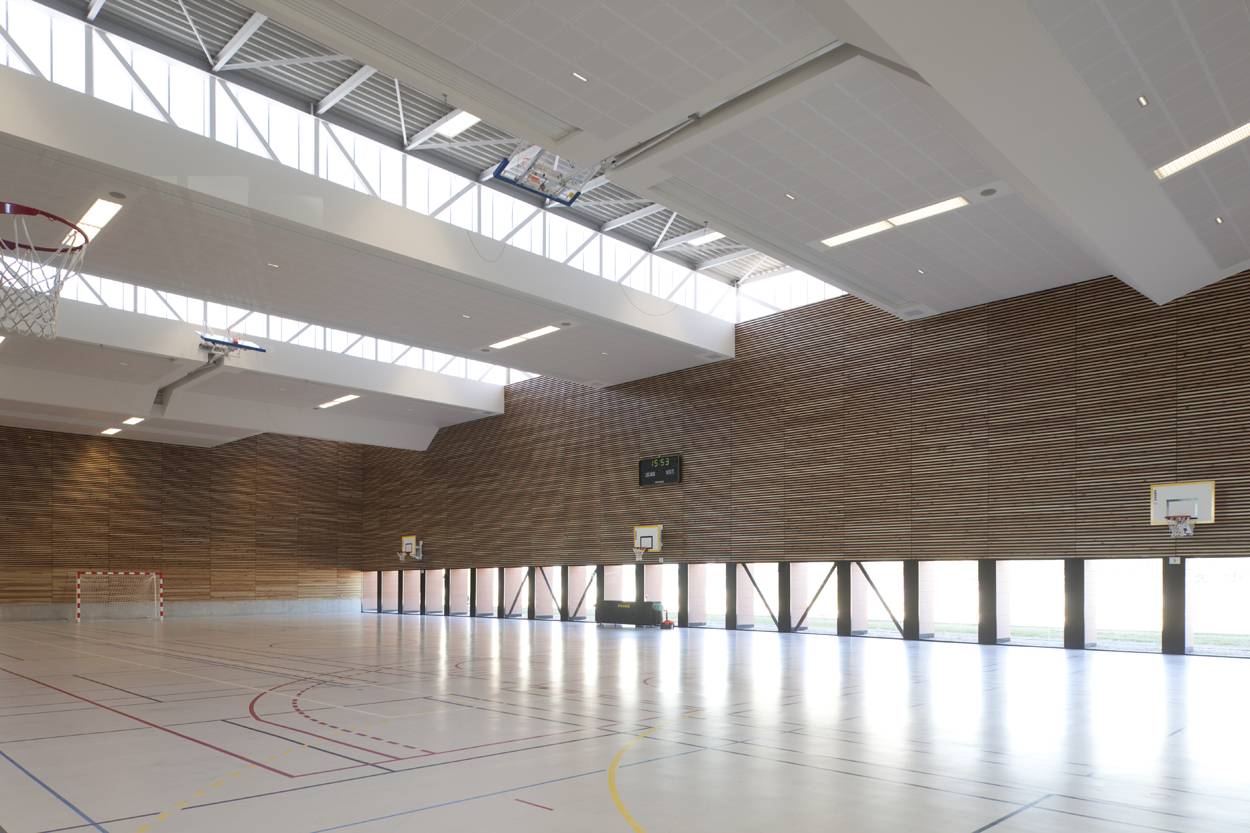 运动员马塞尔·帕尼奥尔综合体

注：不太明确这里Comple·e是不是拼写有误，如果是Complexe ，在体育等语境里常可理解为综合体（建筑群等场地概念） 丨Studio Gardoni-5