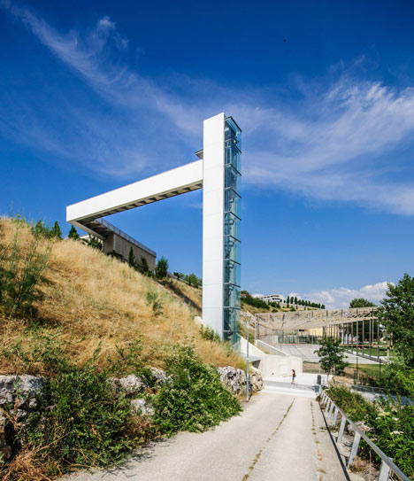 Steel-clad outdoor elevator connects the city and suburb in Pamplona-16