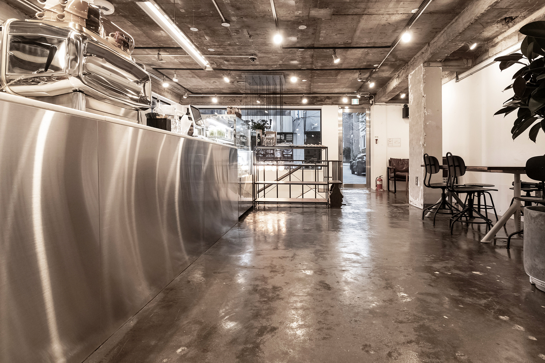 独特工业风咖啡厅 | 死亡比特币俱乐部-5