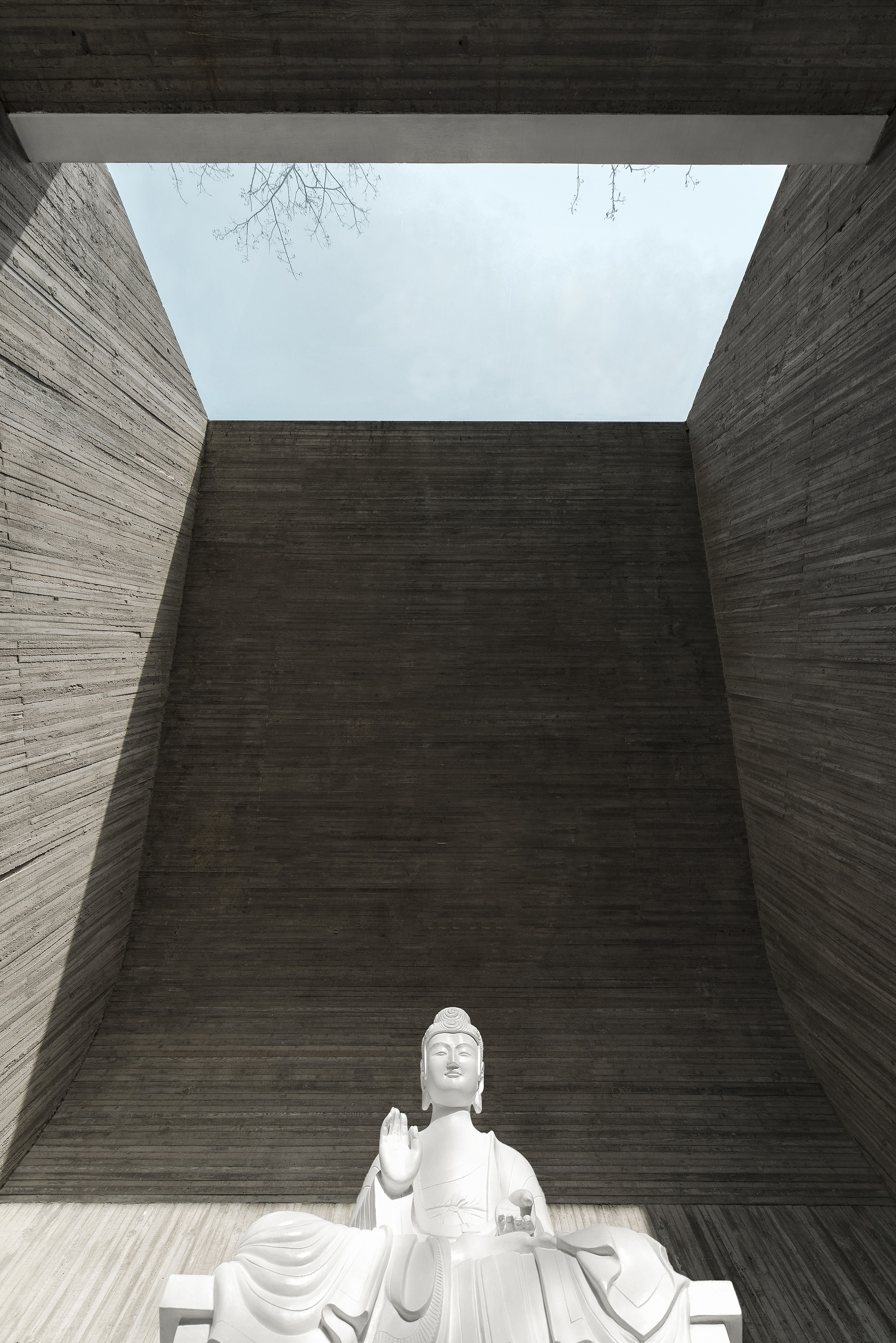 Waterside Buddist Shrine / ARCHSTUDIO-50