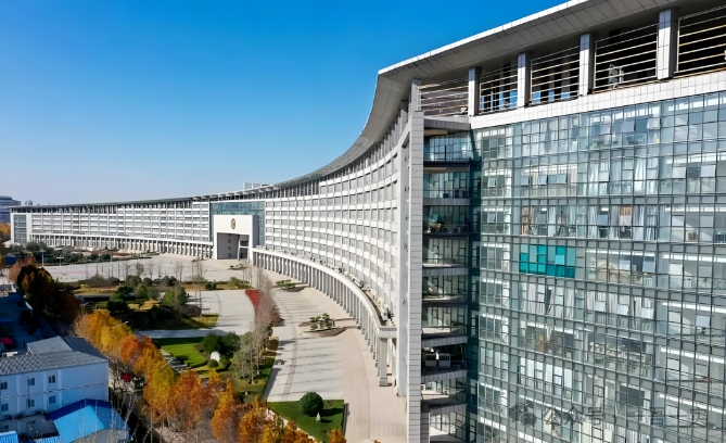 太逆天了！中国这座教学楼以736米的长度喜提“亚洲第一长”！网友：世界上最遥远的距离又出现了-4