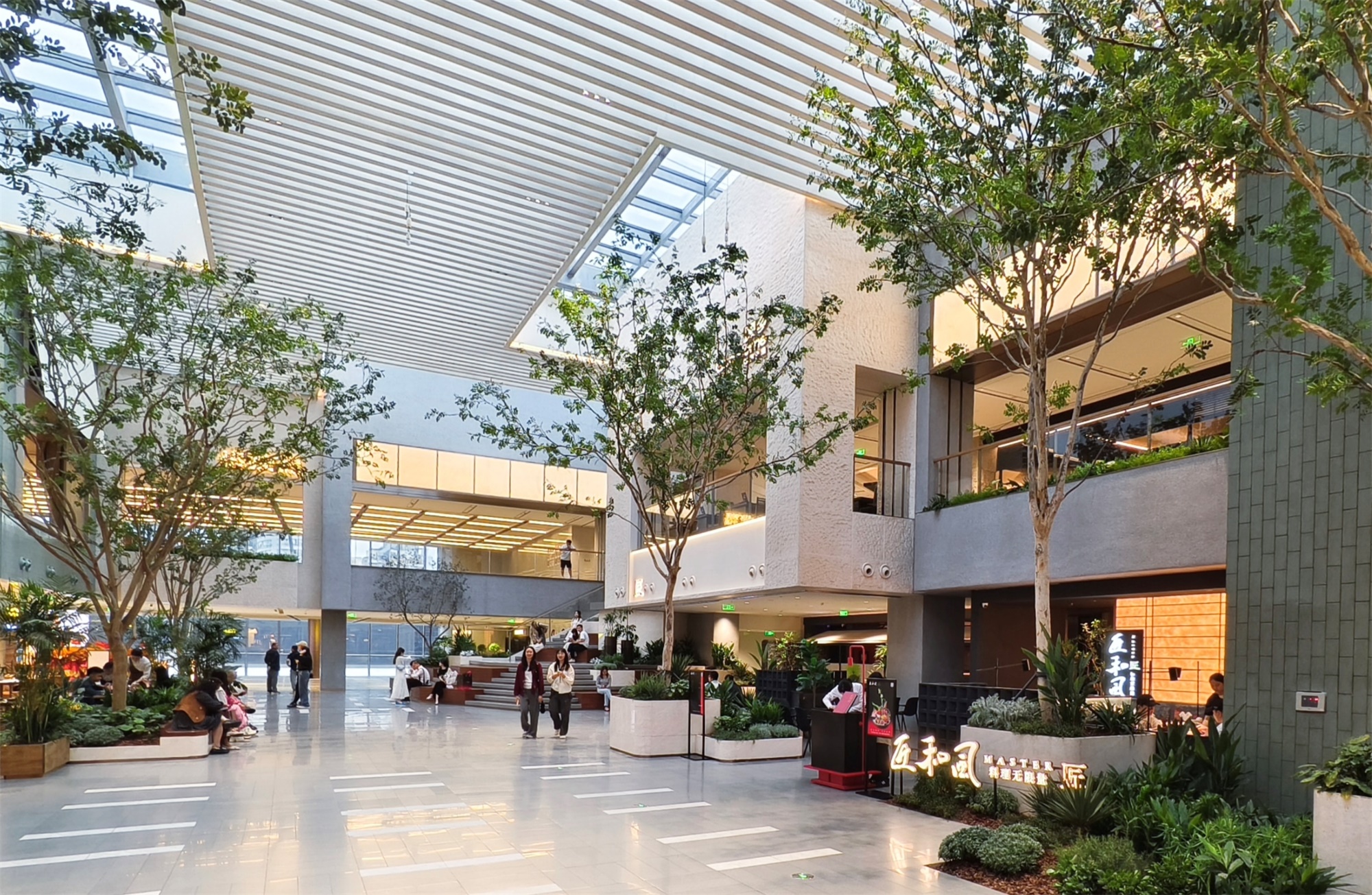 重庆龙湖北城天街B馆L4层室内景观营造丨中国湖北丨物候设计(重庆物候景观规划设计有限公司)-4