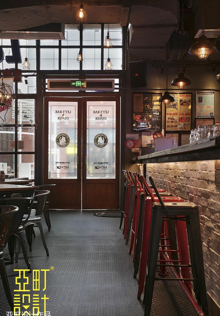 长沙美式餐吧设计 | 通透玻璃窗格,投影映射品牌形象-40