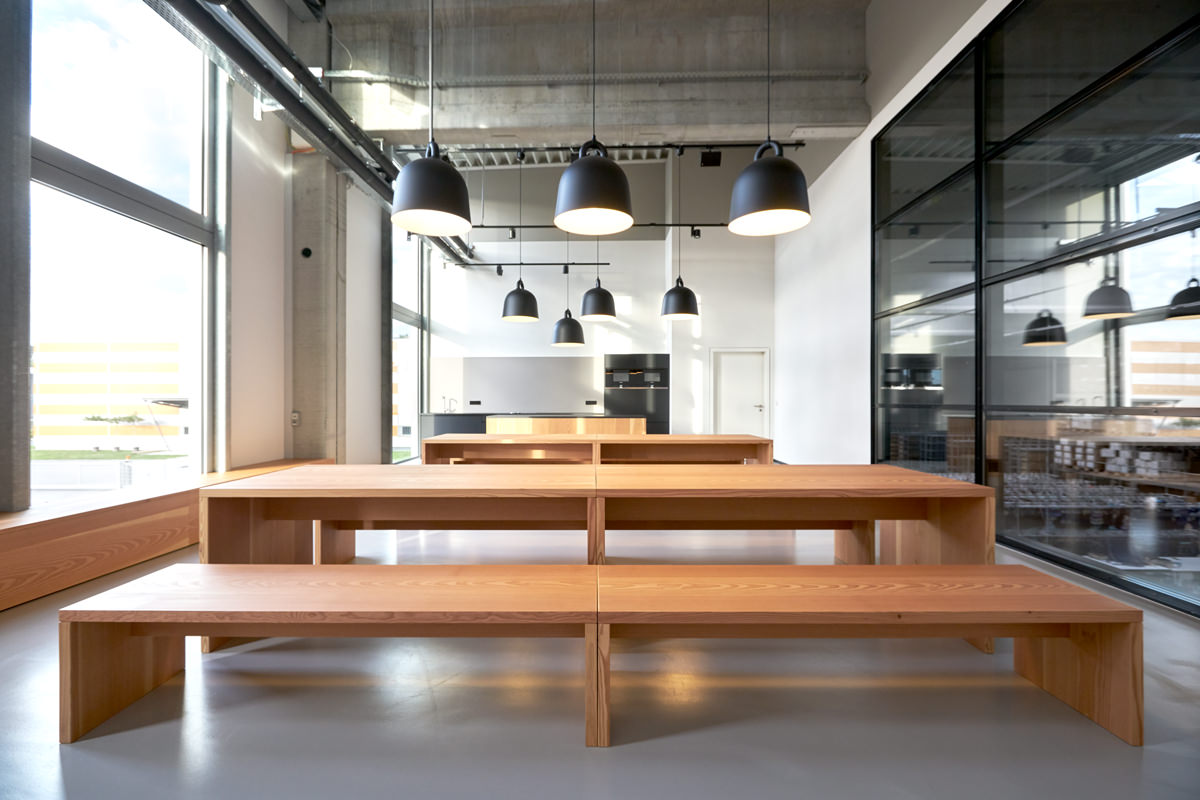 欧洲顶级泳装品牌 showroom，灵活多变的空间设计-16