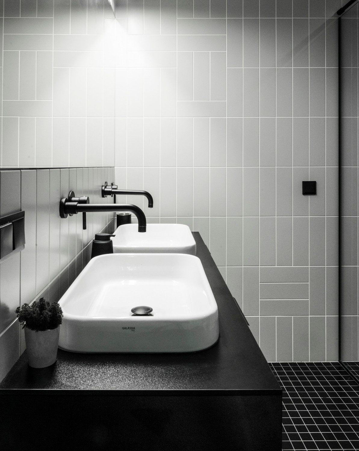 简约黑白木色 纯色美学私宅-34