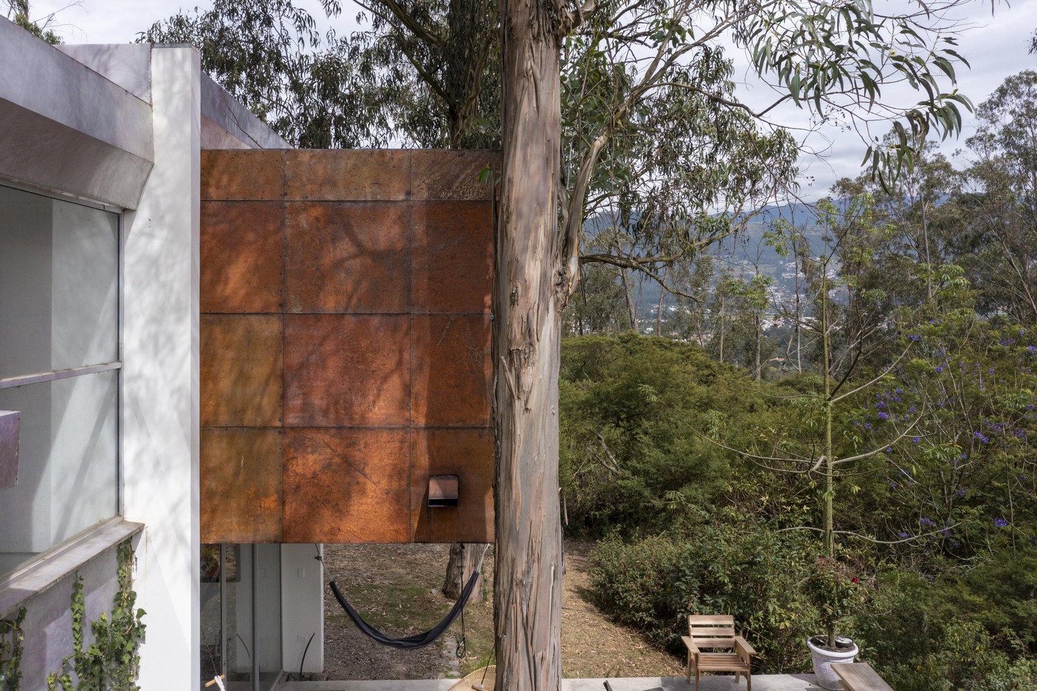 "倾斜立方体 | 2022 年 Quito 的 Oblique Extension House"-28