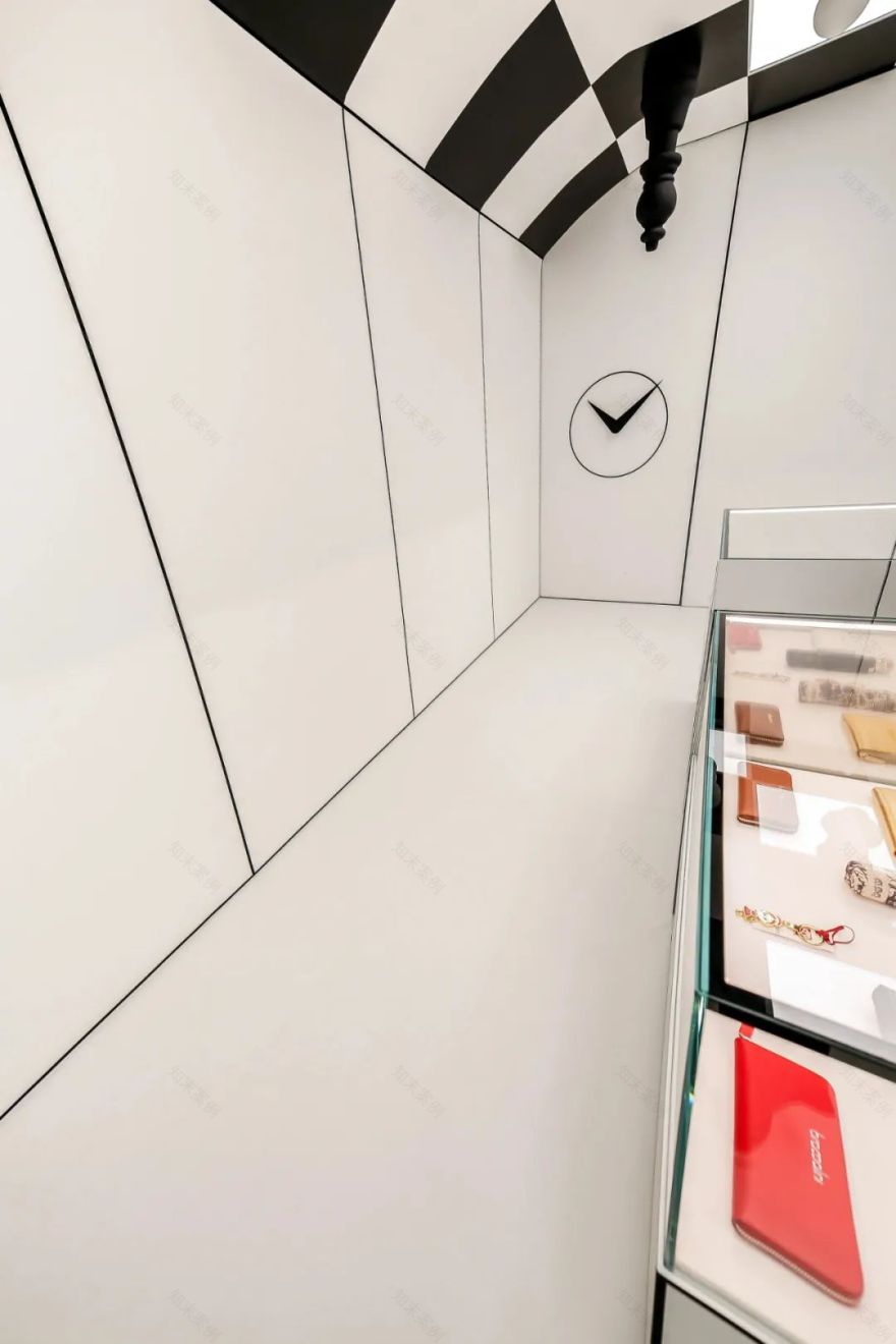 黑白内饰碰撞极简空间-40