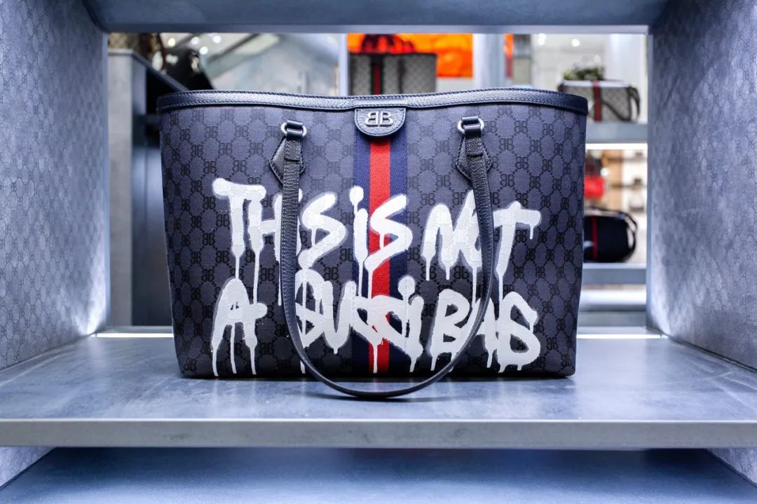 BALENCIAGA 最新快闪店设计-20