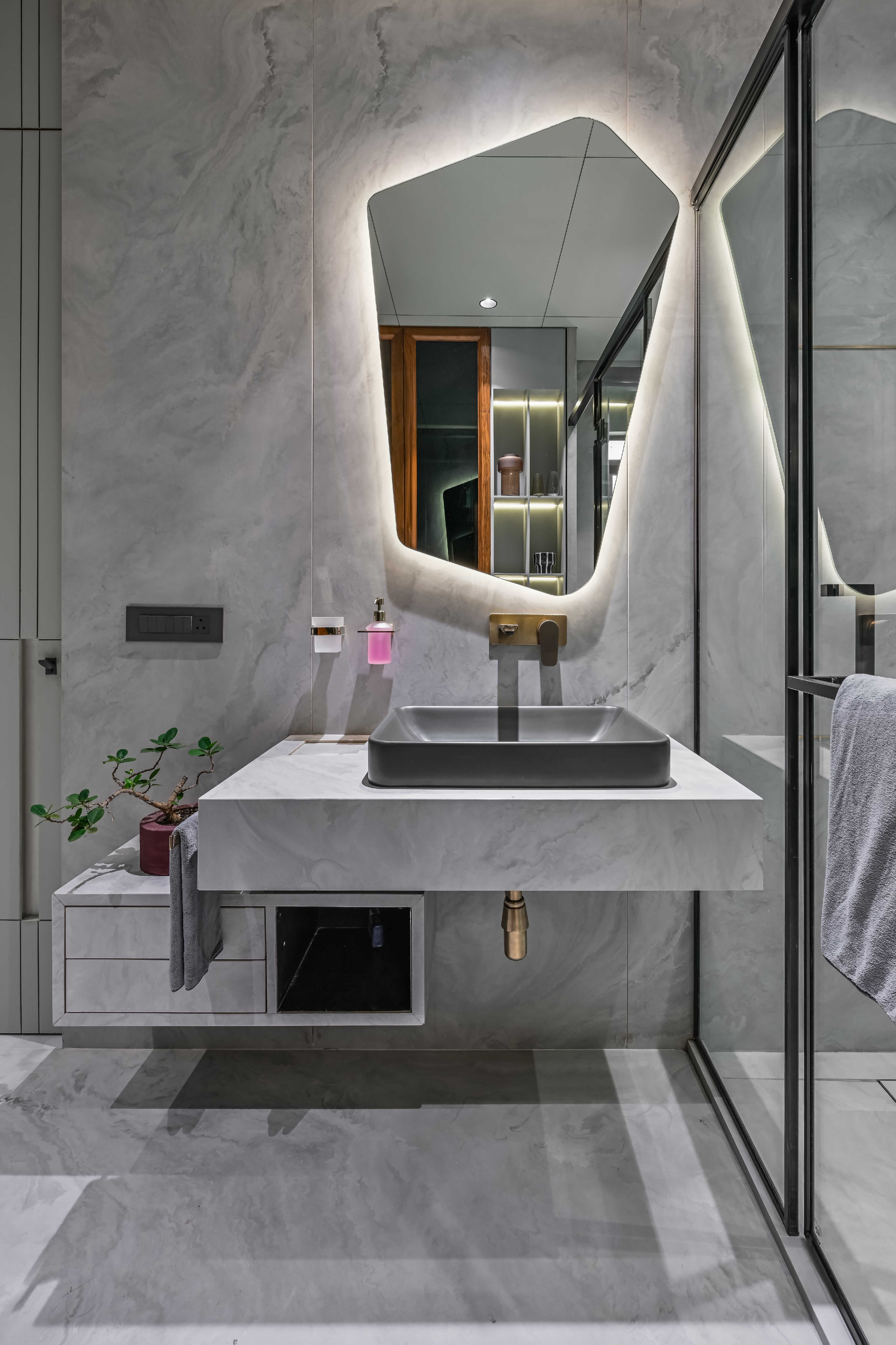 阿克尚克什·工作室 17-37