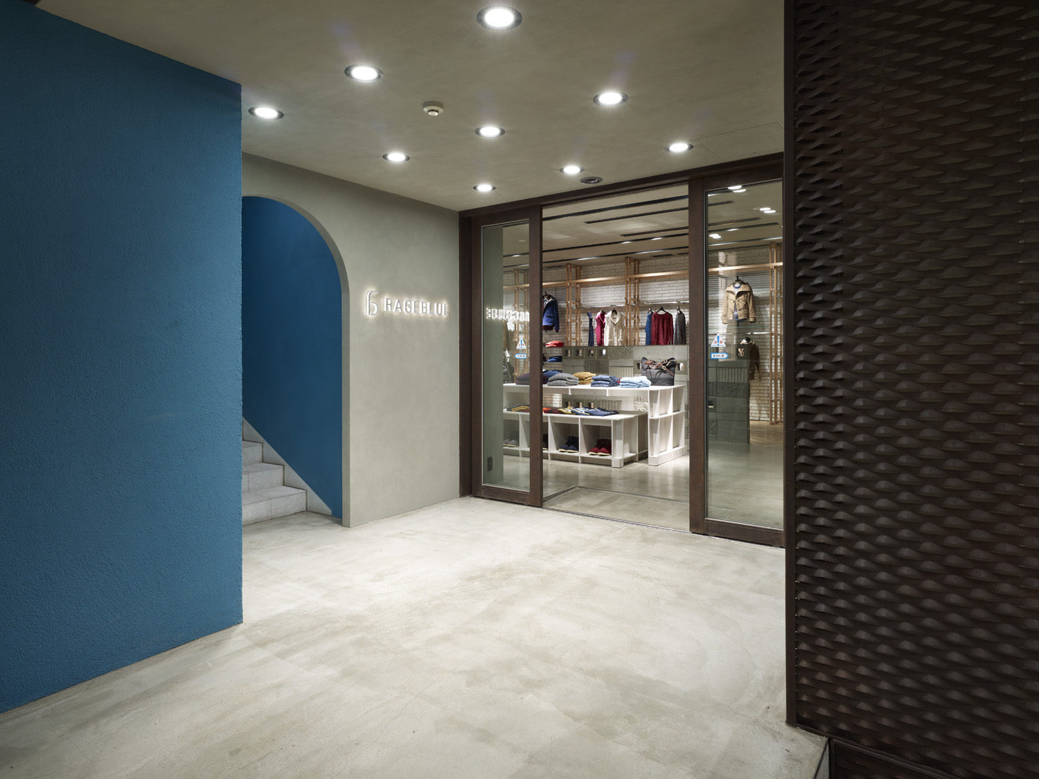 福冈怒蓝（注：这里RAGEBLUE可能是特定名称，直译为怒蓝，结合Fukuoka（福冈），推测可能是福冈的某个品牌、组织等叫怒蓝 ） 丨日本福冈丨构造设计寺戸巽海,照明设计DAIKO-30