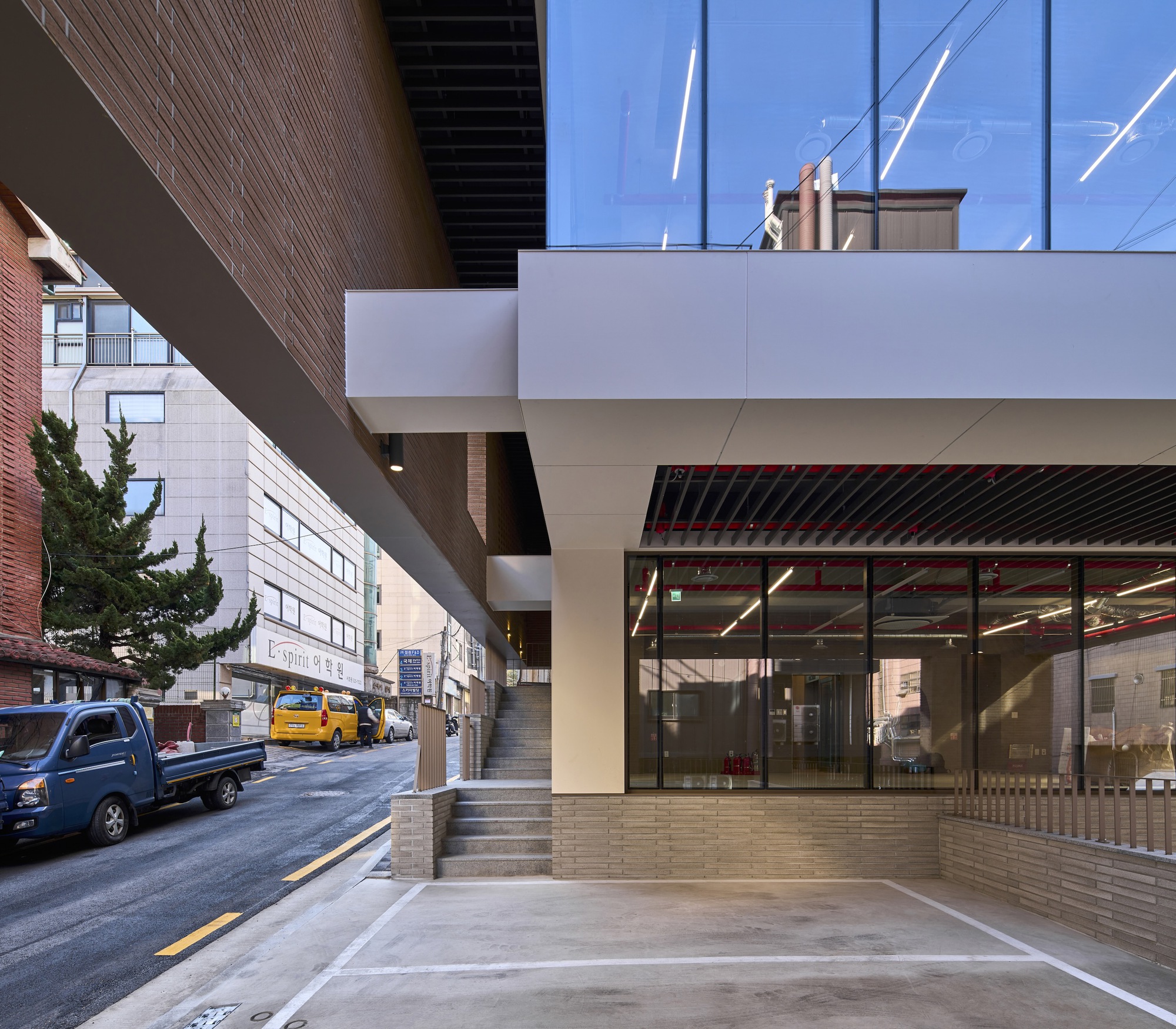 Seocho Staircase Neighborhood Living Facilities / mlnp architects-31