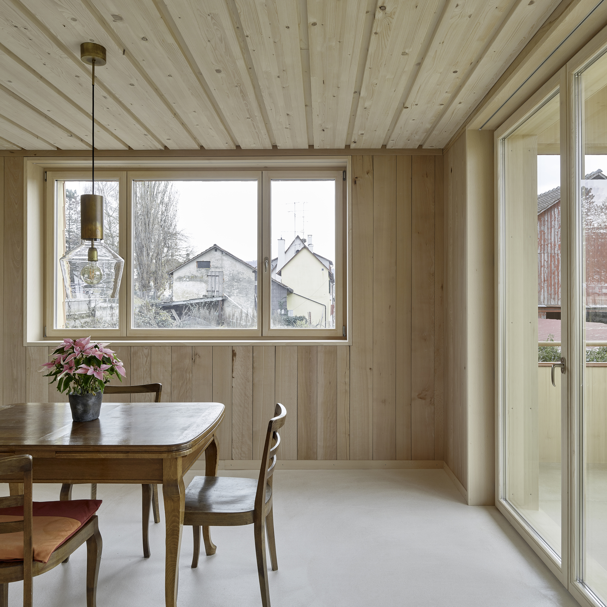 Schärrer House 自然材料打造的瑞士乡村家园-18