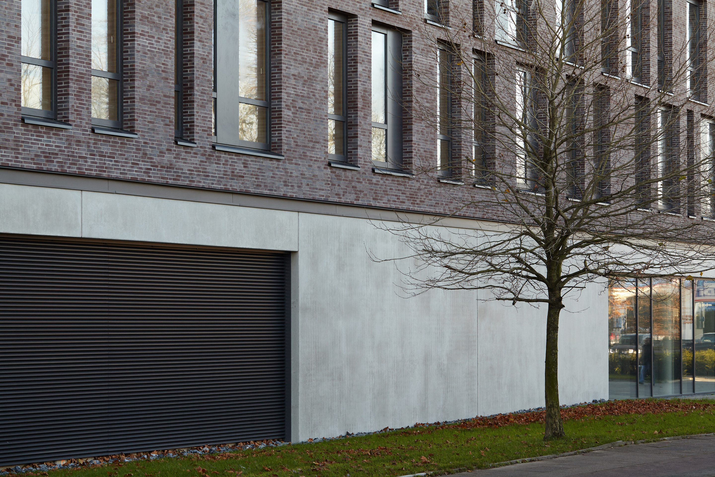 德国比勒费尔德市购物中心办公楼-13