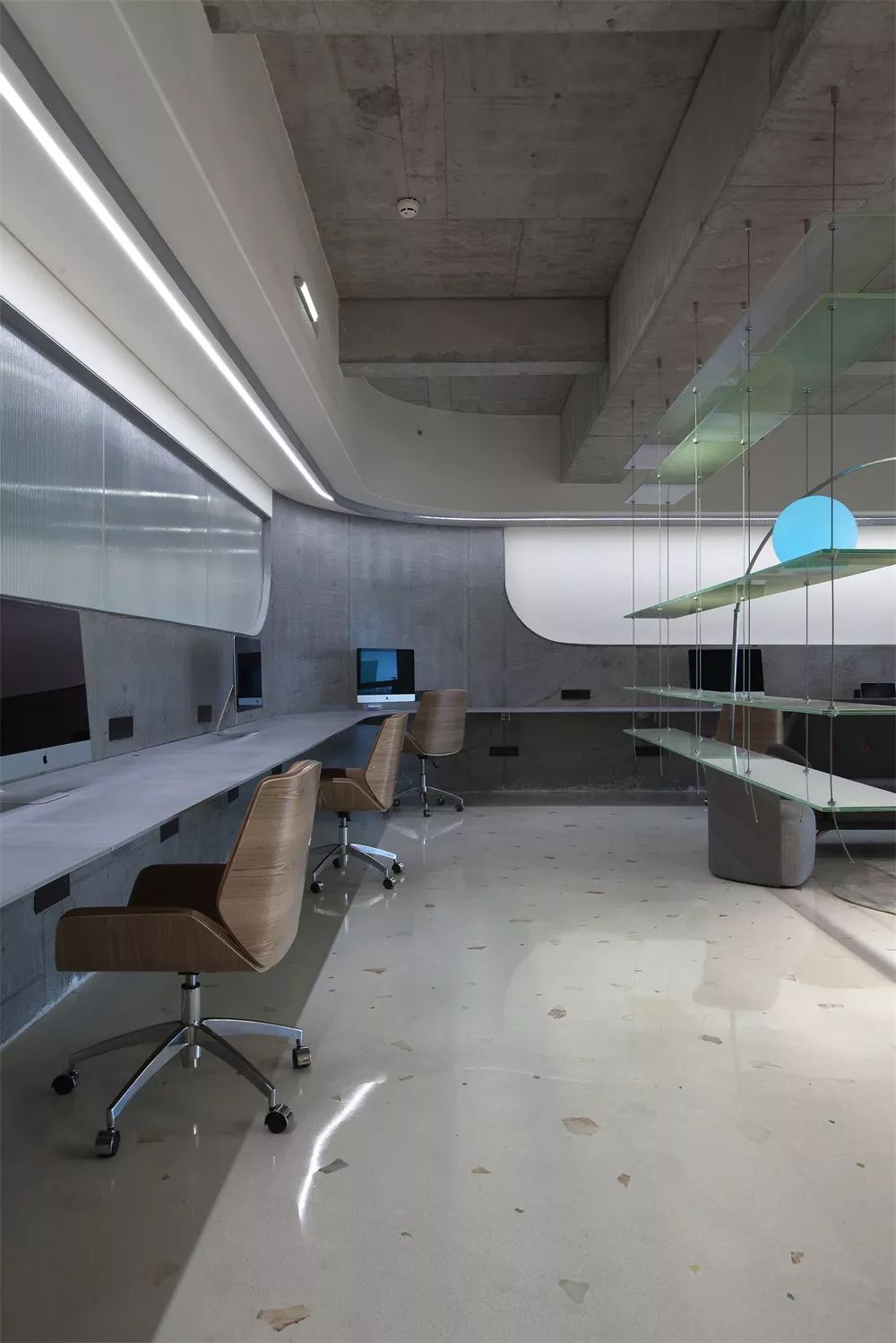卧野空间设计事务所办公室——自由交流的弧形空间-25