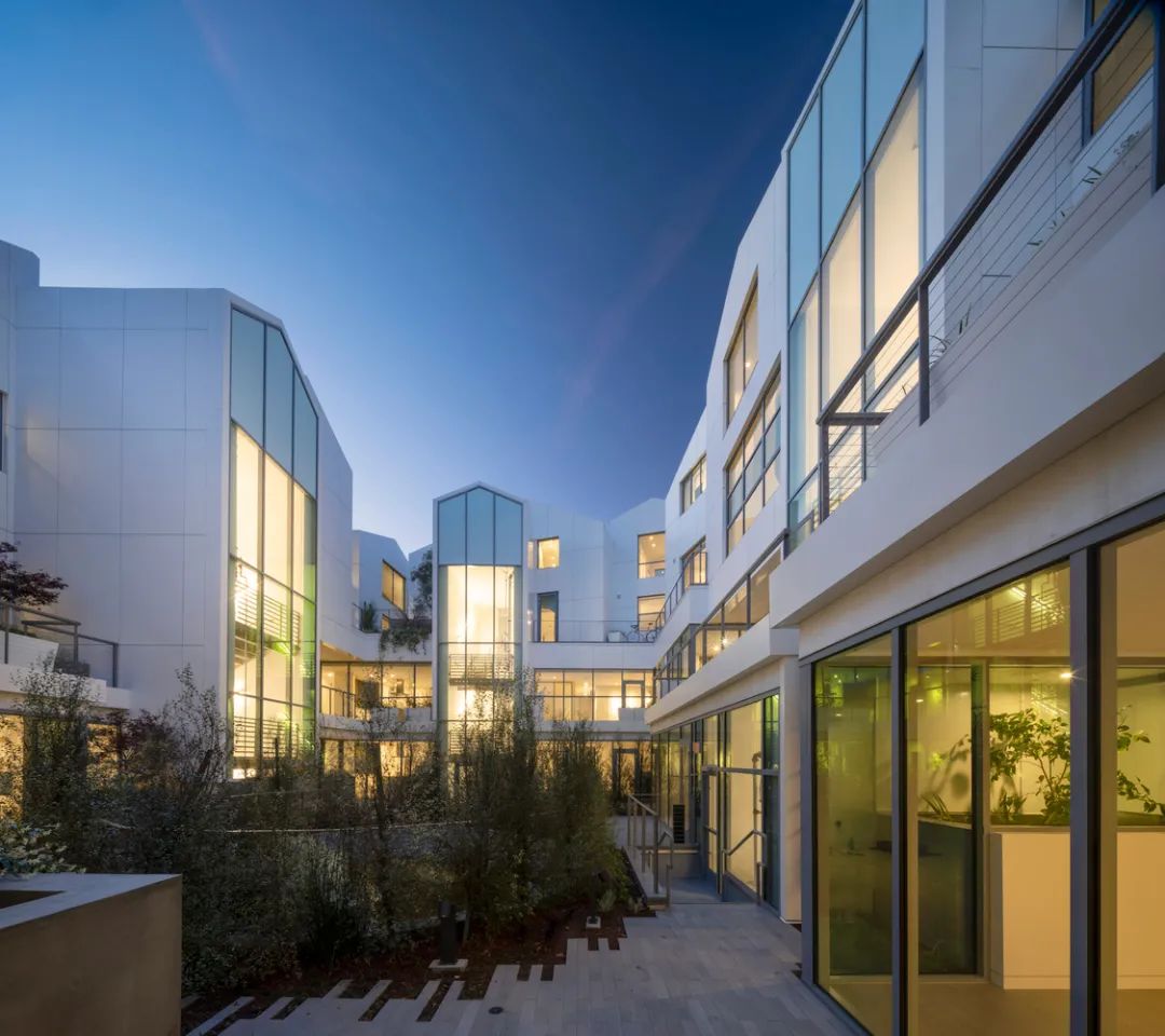 加州比佛利山庄“园艺屋”多功能绿色住宅设计-20