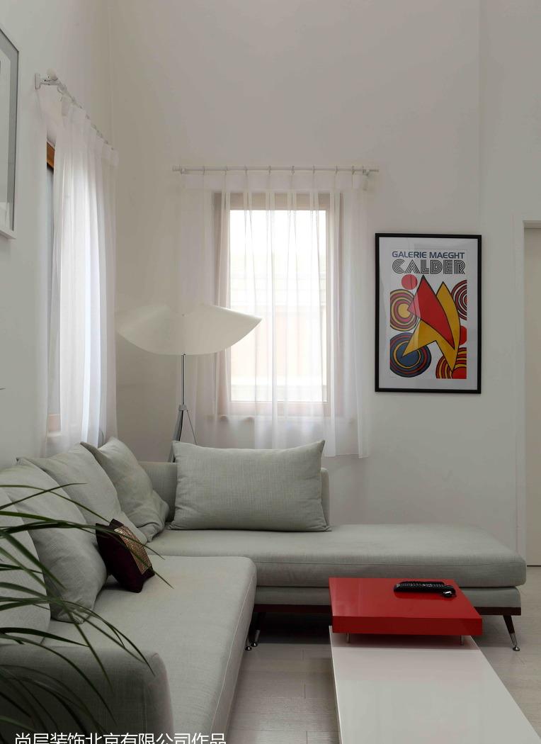 别处生活 | 白桌红椅的餐区与采光下沉庭院-5