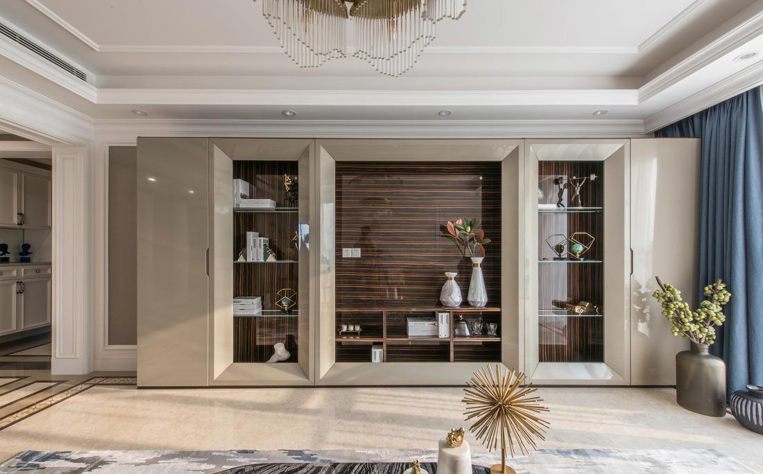 暖色调中海城市广场，金属与岩板的温馨空间-5