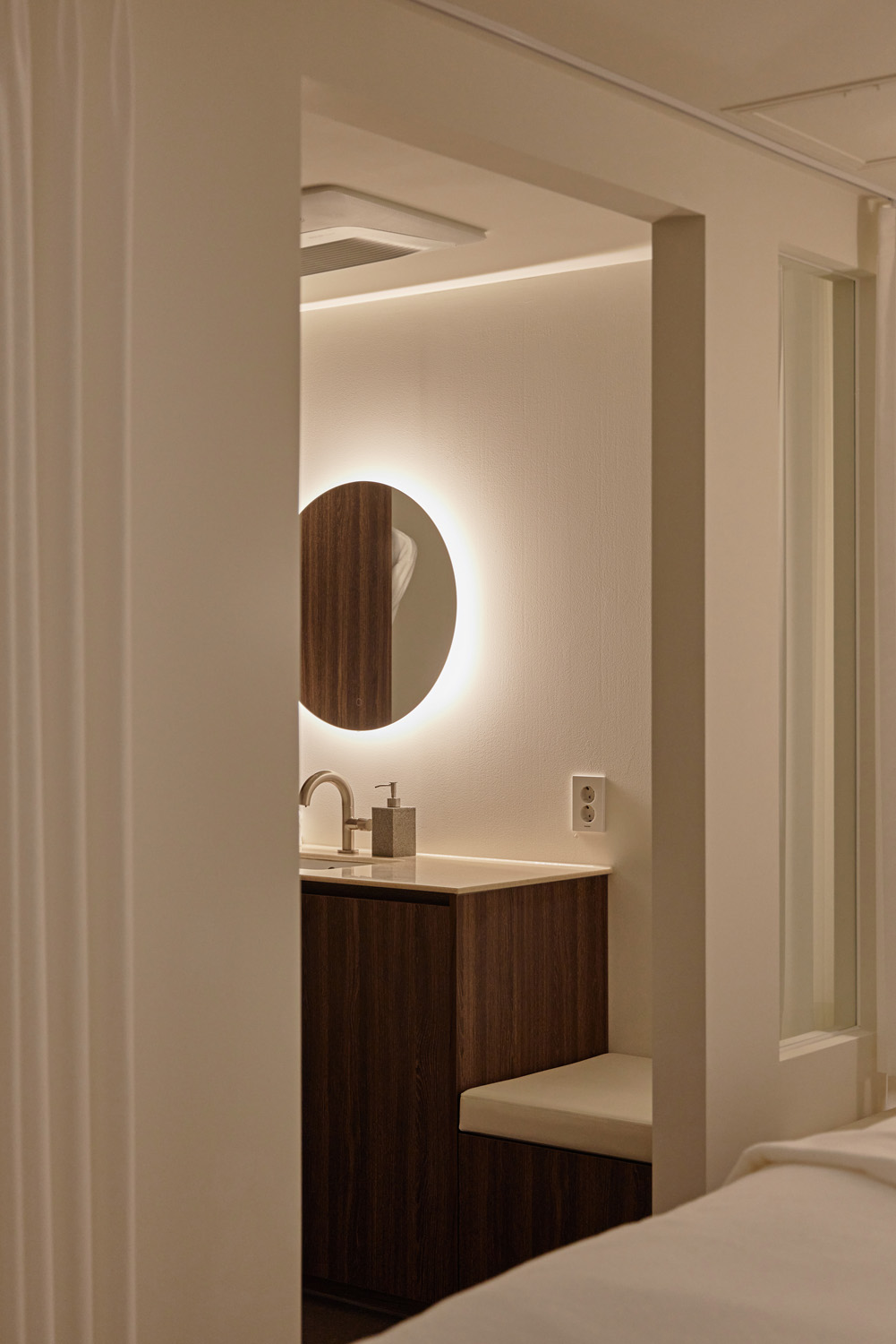 "木材与高级酒店氛围的完美融合 - 21 坪酒店式公寓室内设计"-22