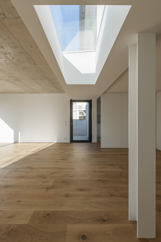 波尔图半独立式住宅翻新-23