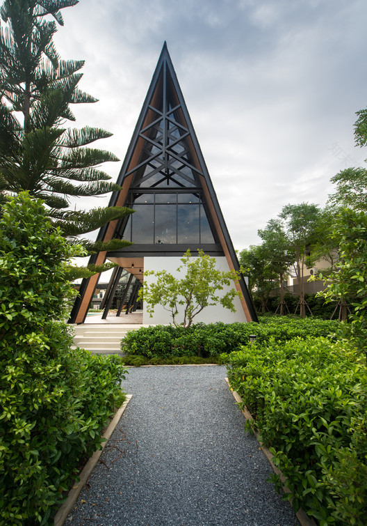 曼谷大道 Clubhouse,三角形的有机建筑美学-12