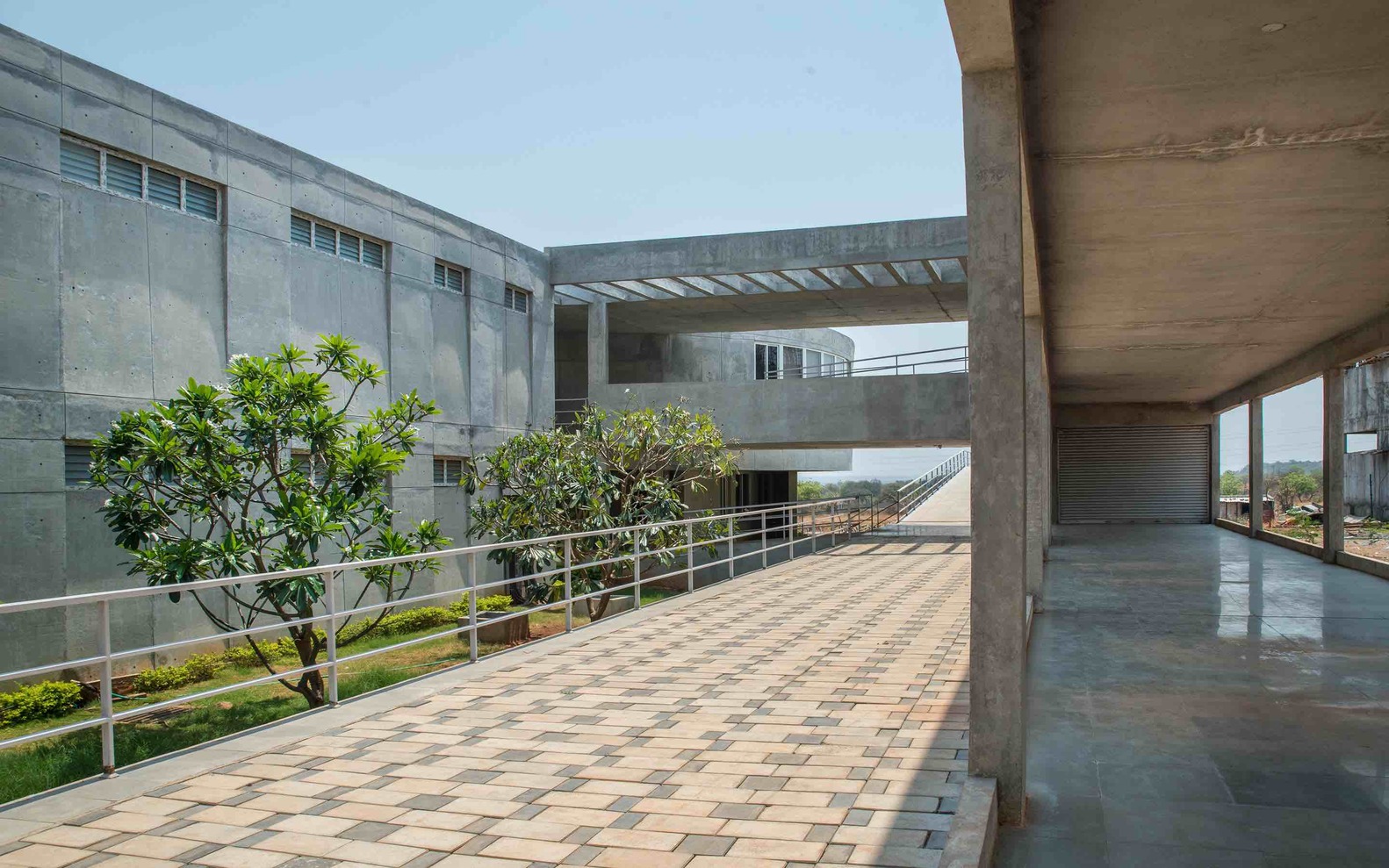 沃克森商学院 | 绿色环保的无障碍校园设计-42