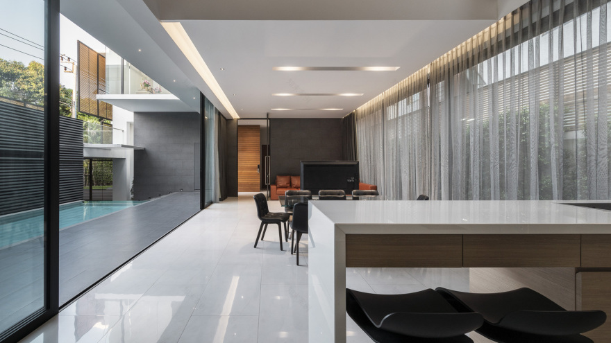 曼谷 898 平方米四口之家,多功能空间与温暖氛围的完美结合-35