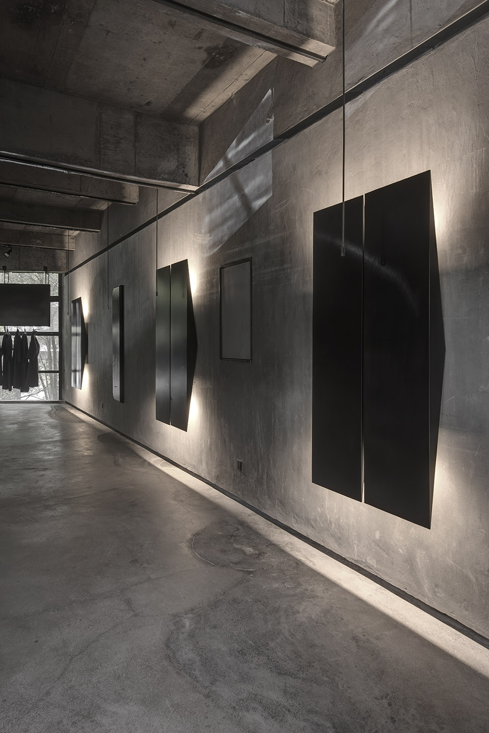 黑色斜面系统&黑壳HEIKE服装品牌概念店，中国 / 杭州啊嗯室内设计-46