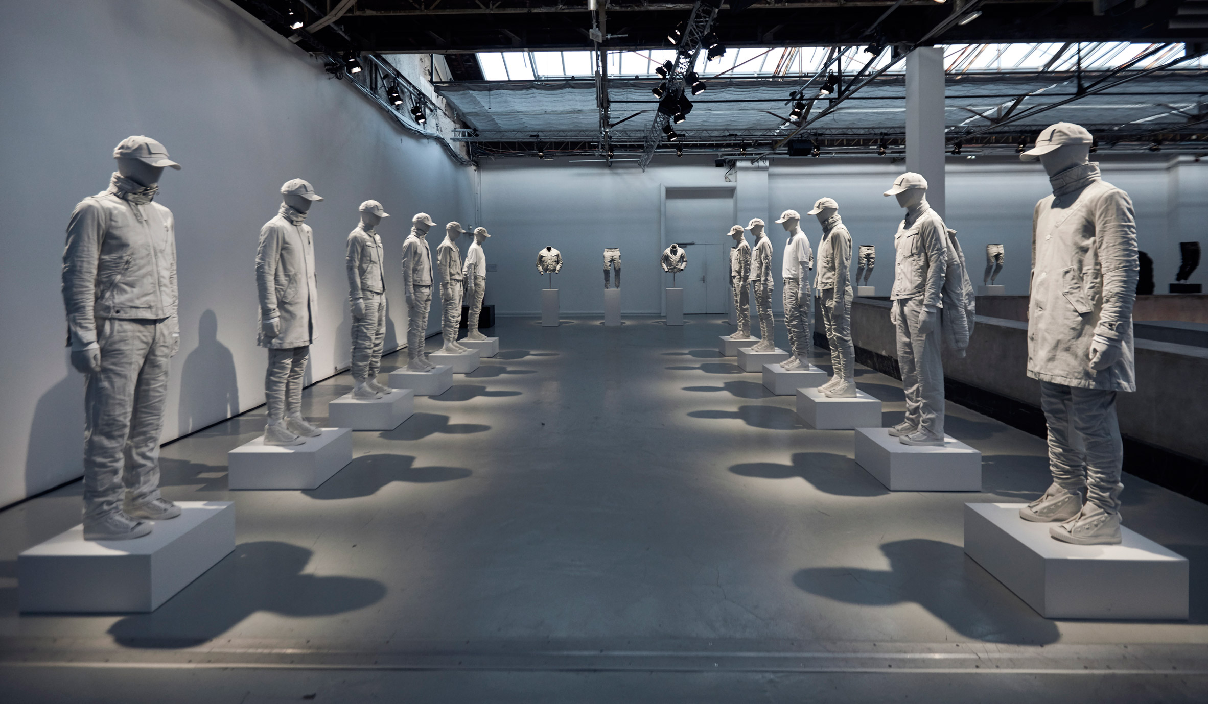 G·Star RAW 创意总监 Aitor Throup 展示人体工程学原型服装-9