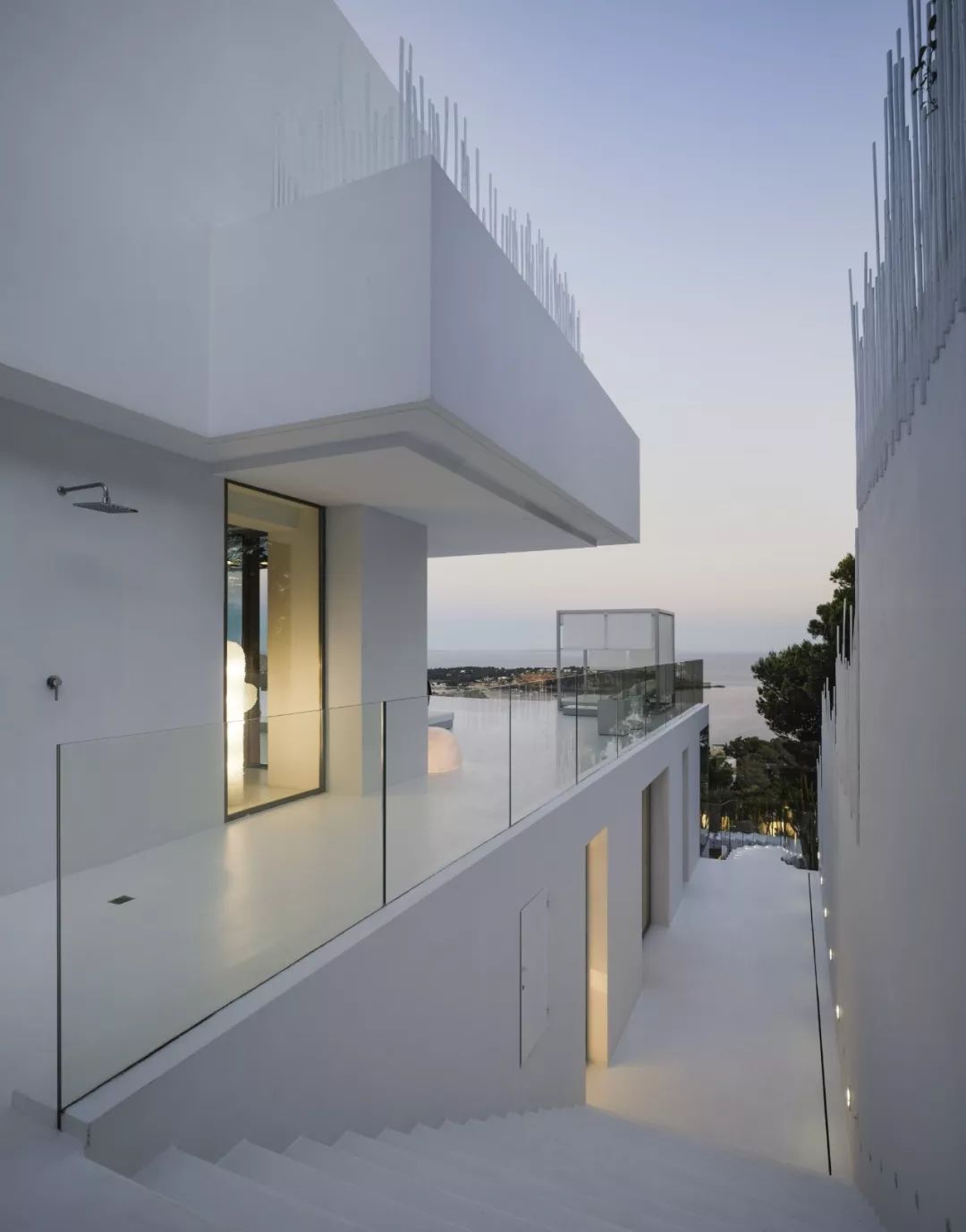 地中海风情的 Villa Mediterraneo | 几何结构与自然景观的完美融合-20